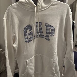 GAP White Sweater Classic Pullover Style